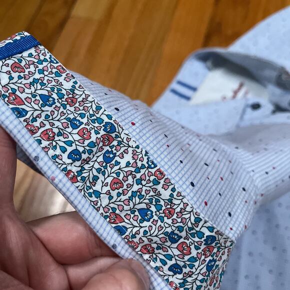 Robert Graham Short Sleeve Shirt Dot Pattern Over Grid Floral Flip Size Small - Picture 9 of 12